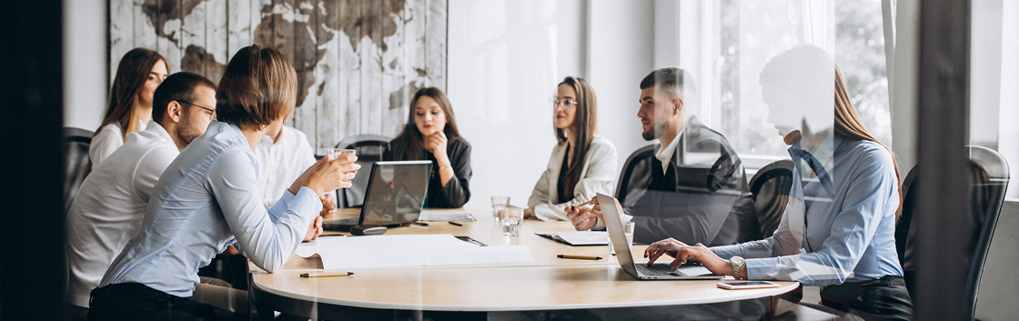 Equipo de trabajo en reunión